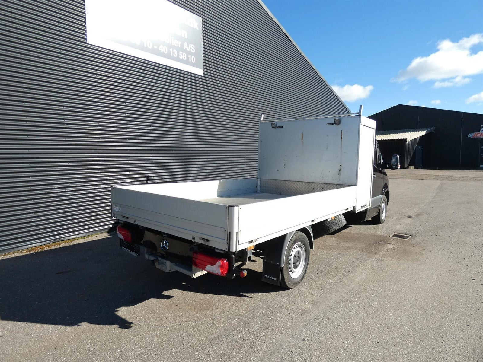 Sort Mercedes Sprinter 317 fra 2022