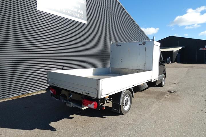 Sort Mercedes Sprinter 317 fra 2022