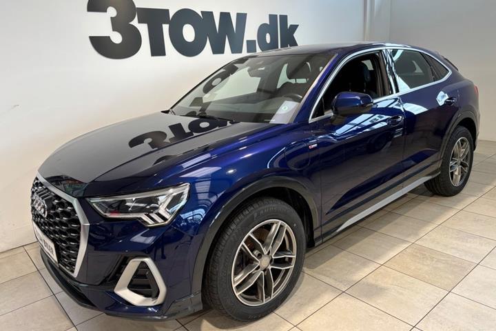 Blå Audi Q3 fra 2021
