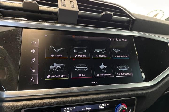 Blå Audi Q3 fra 2021
