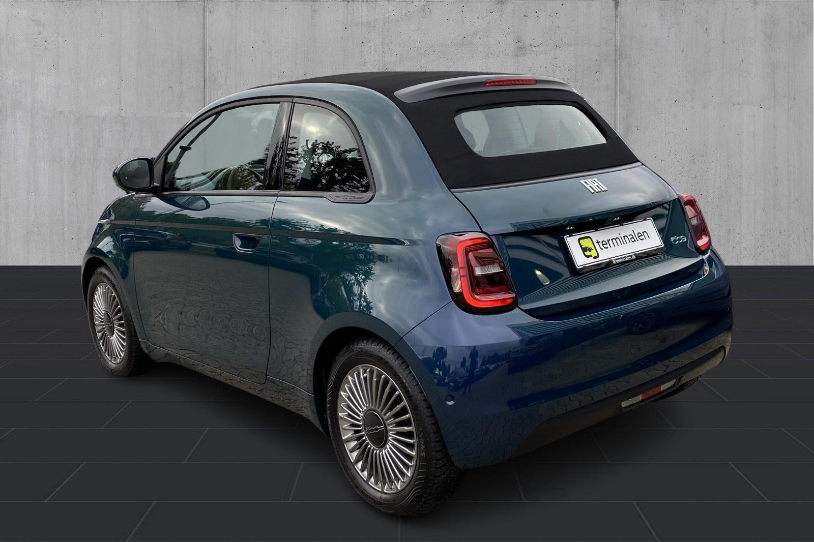 Grøn Fiat 500e fra 2023