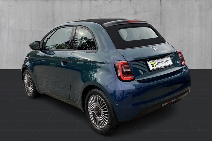 Grøn Fiat 500e fra 2023