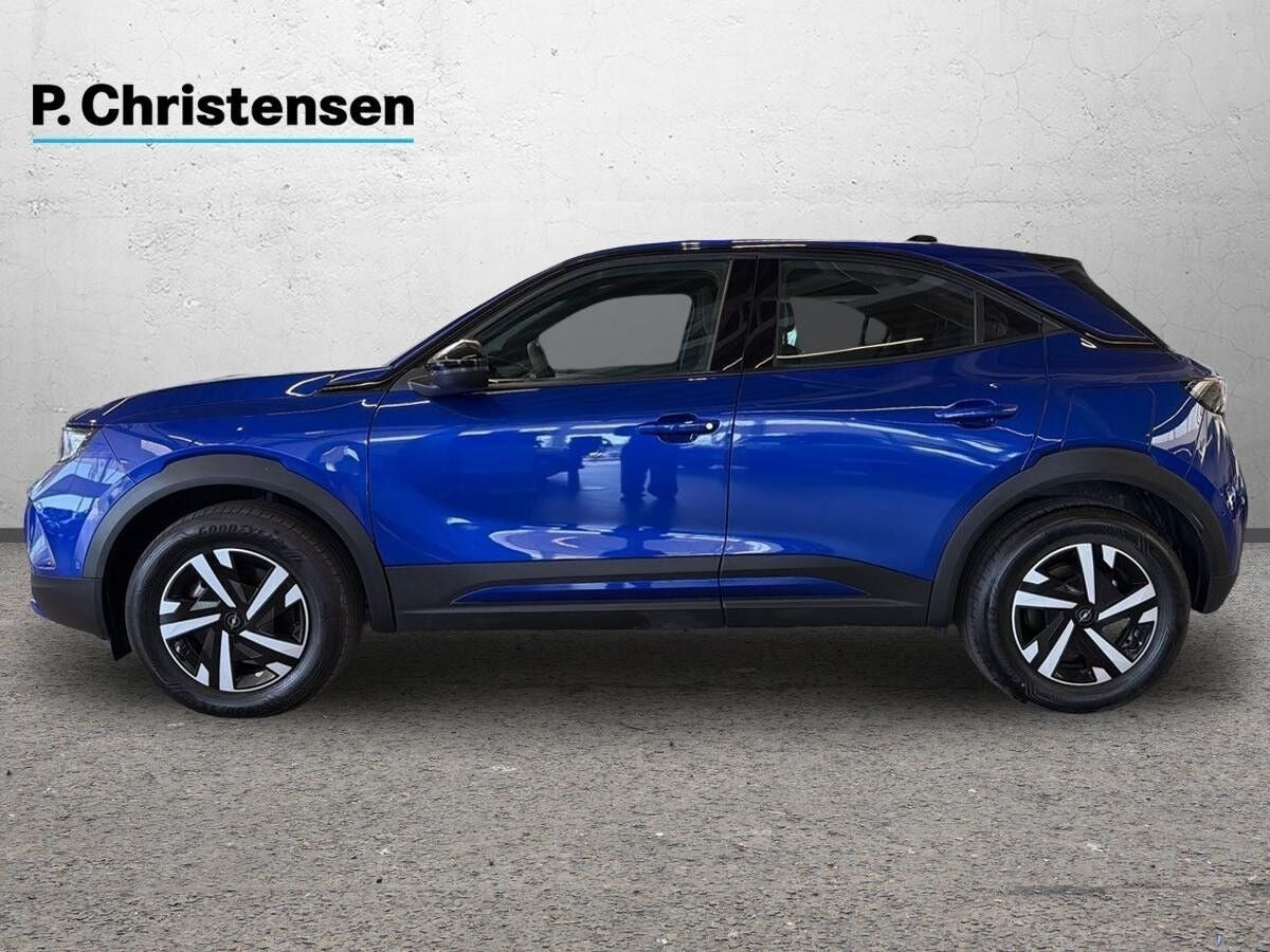 Blå Opel Mokka-e fra 2025