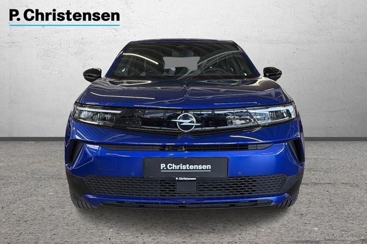 Blå Opel Mokka-e fra 2025