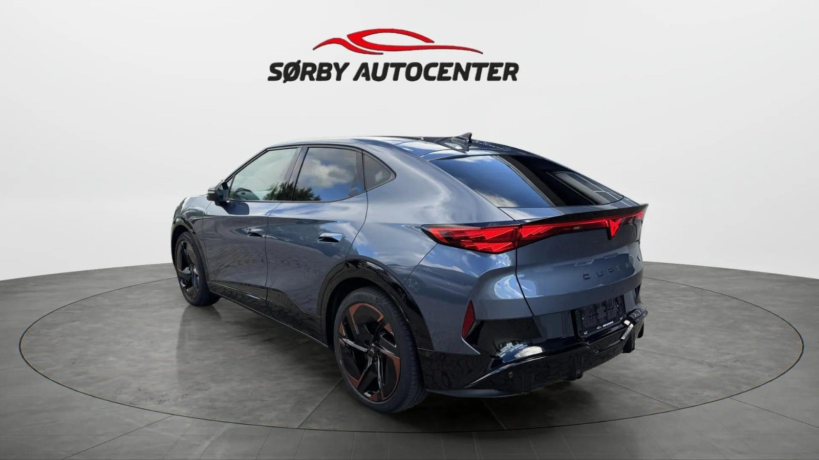 Blå Cupra Tavascan fra 2024