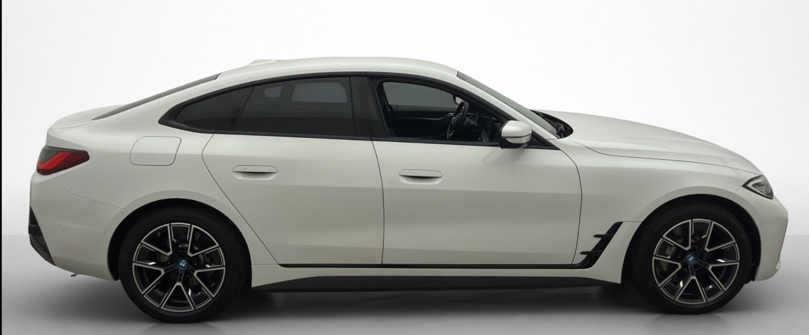 Hvid BMW i4 fra 2023