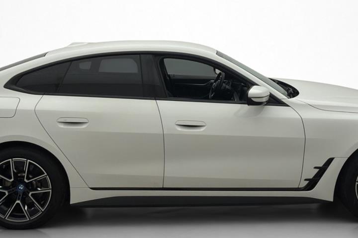 Hvid BMW i4 fra 2023