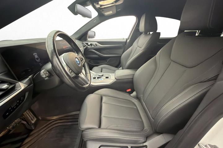 Hvid BMW i4 fra 2023