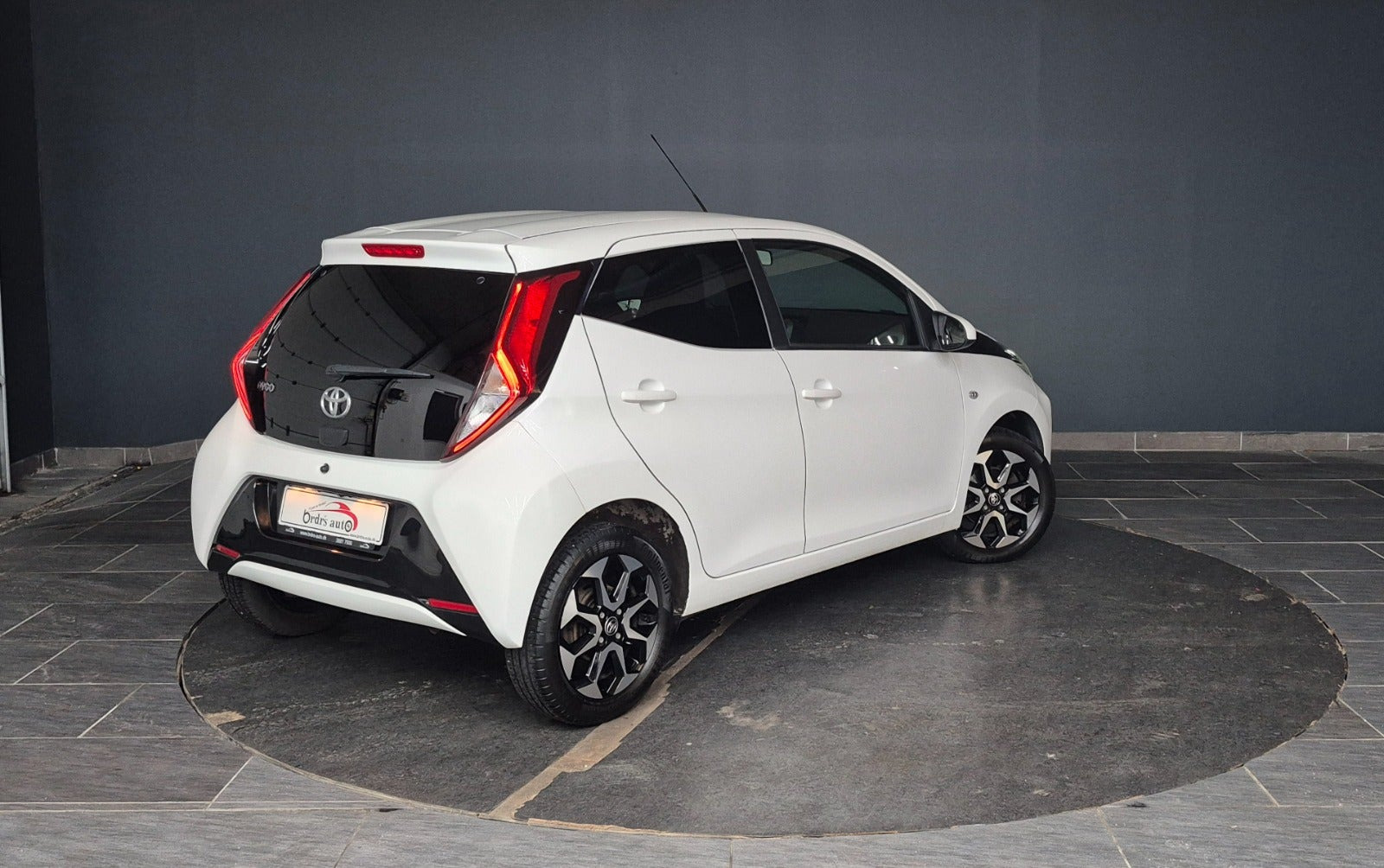 Hvid Toyota Aygo fra 2021