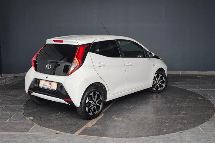 Hvid Toyota Aygo fra 2021