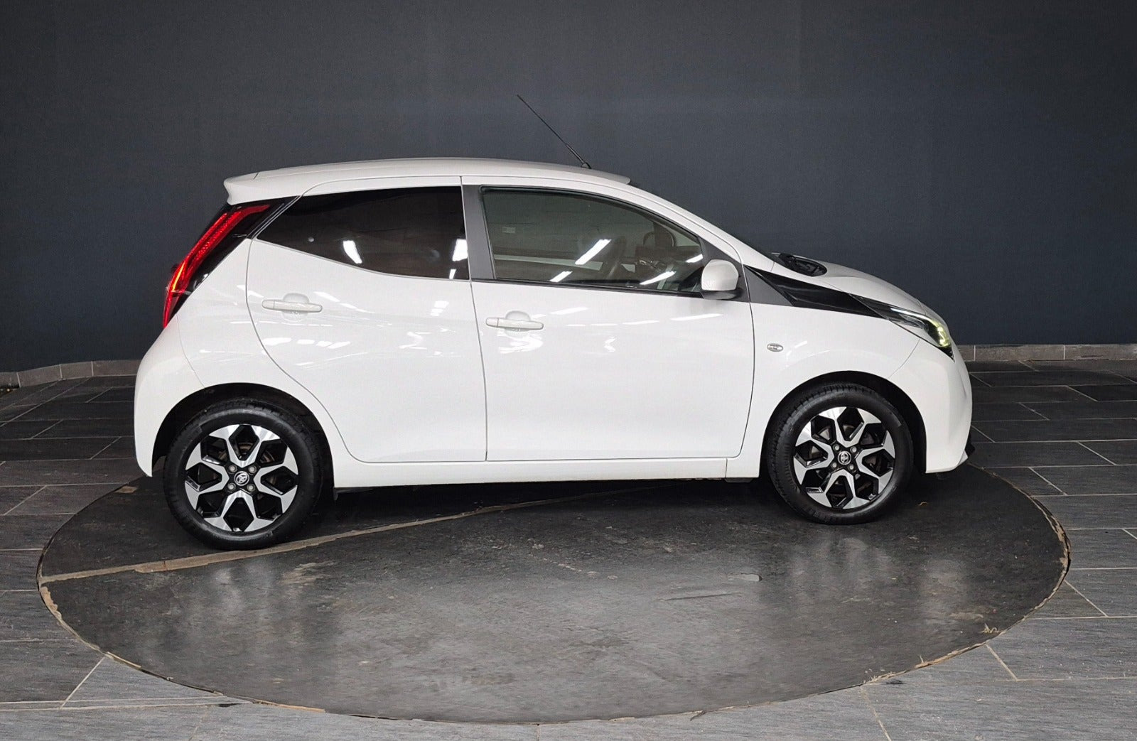 Hvid Toyota Aygo fra 2021