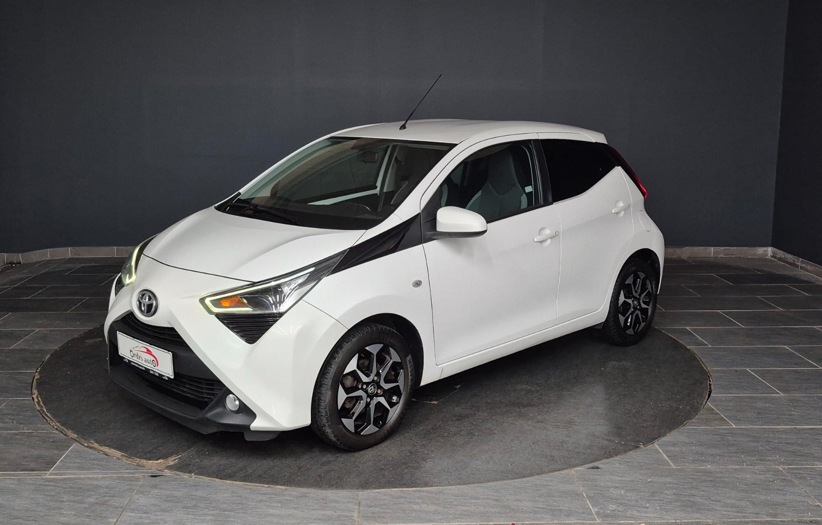 Hvid Toyota Aygo fra 2021