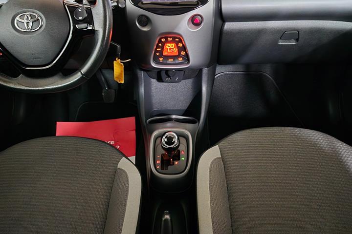 Hvid Toyota Aygo fra 2021