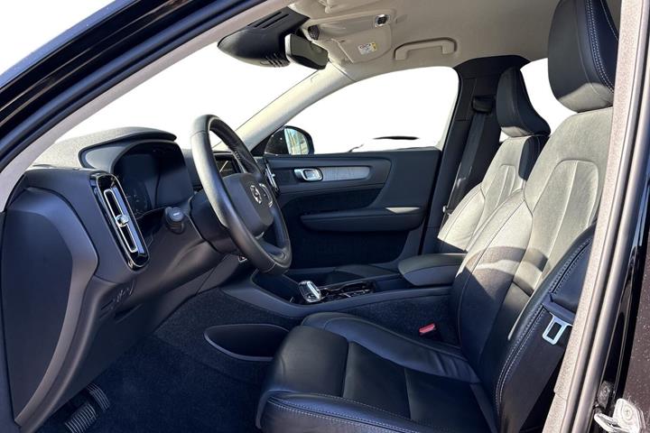 Sort Volvo XC40 fra 2021