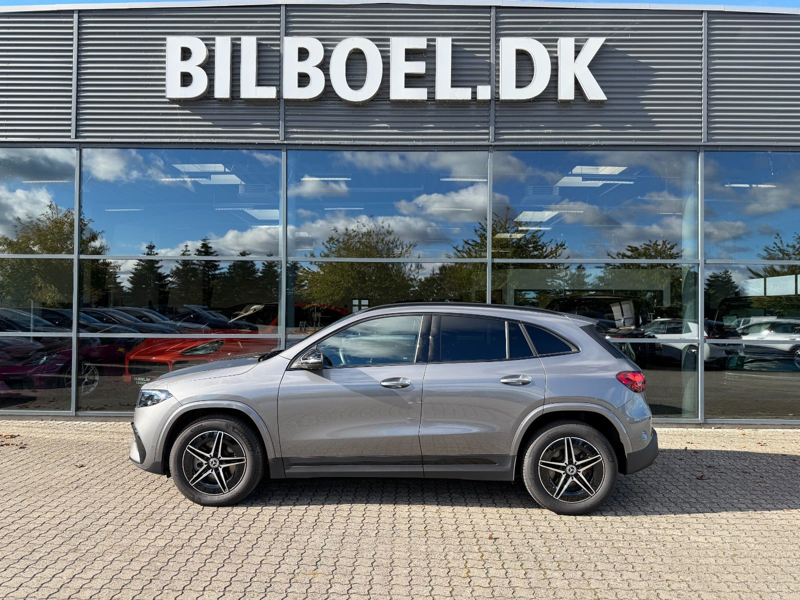 Grå Mercedes EQA250+ fra 2025