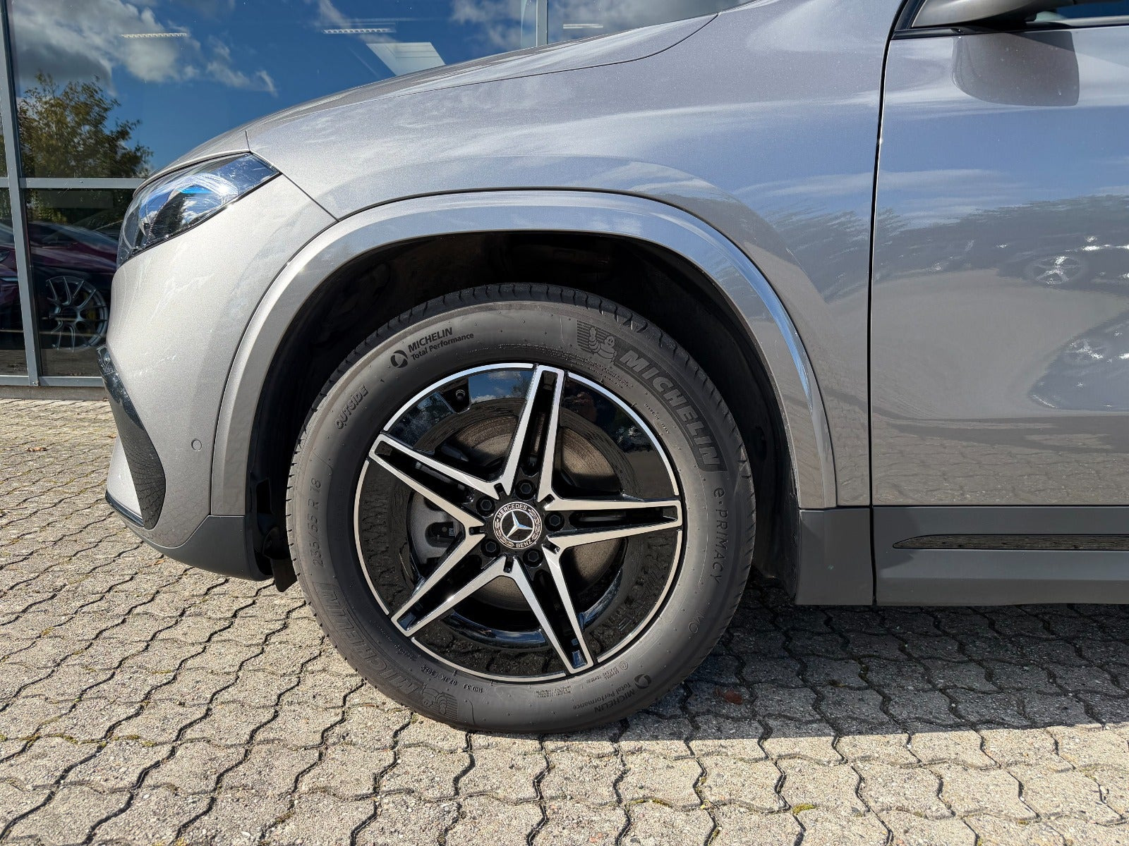 Grå Mercedes EQA250+ fra 2025