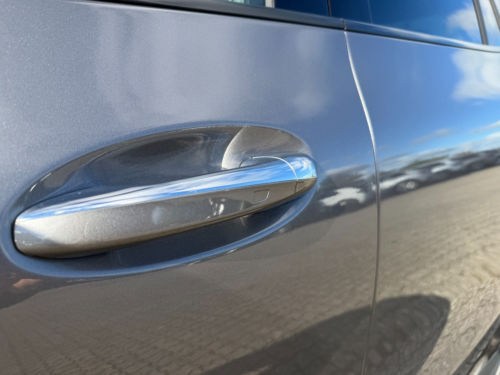 Grå Mercedes EQA250+ fra 2025