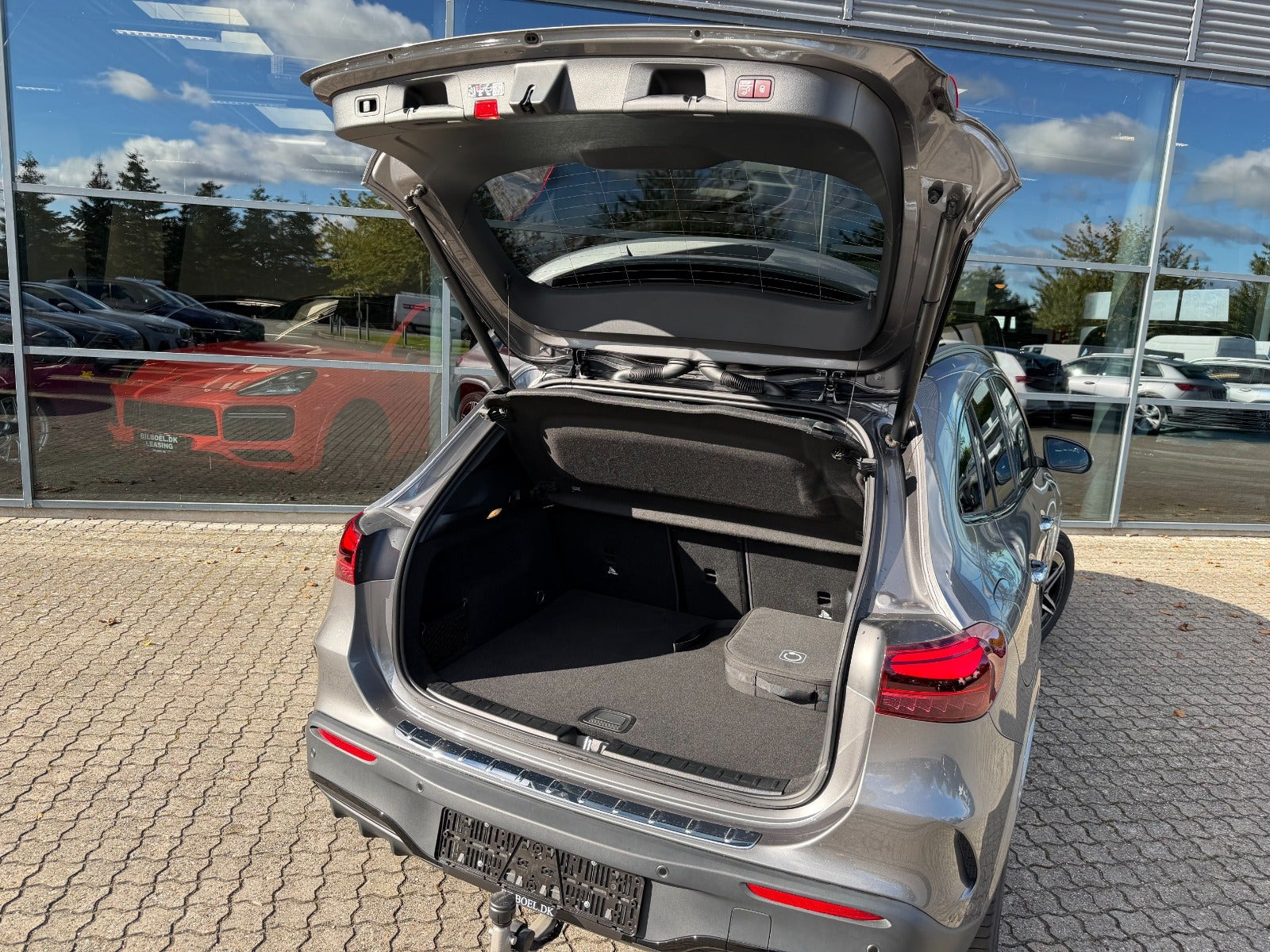 Grå Mercedes EQA250+ fra 2025