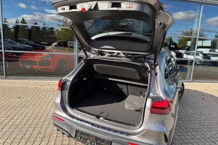 Grå Mercedes EQA250+ fra 2025