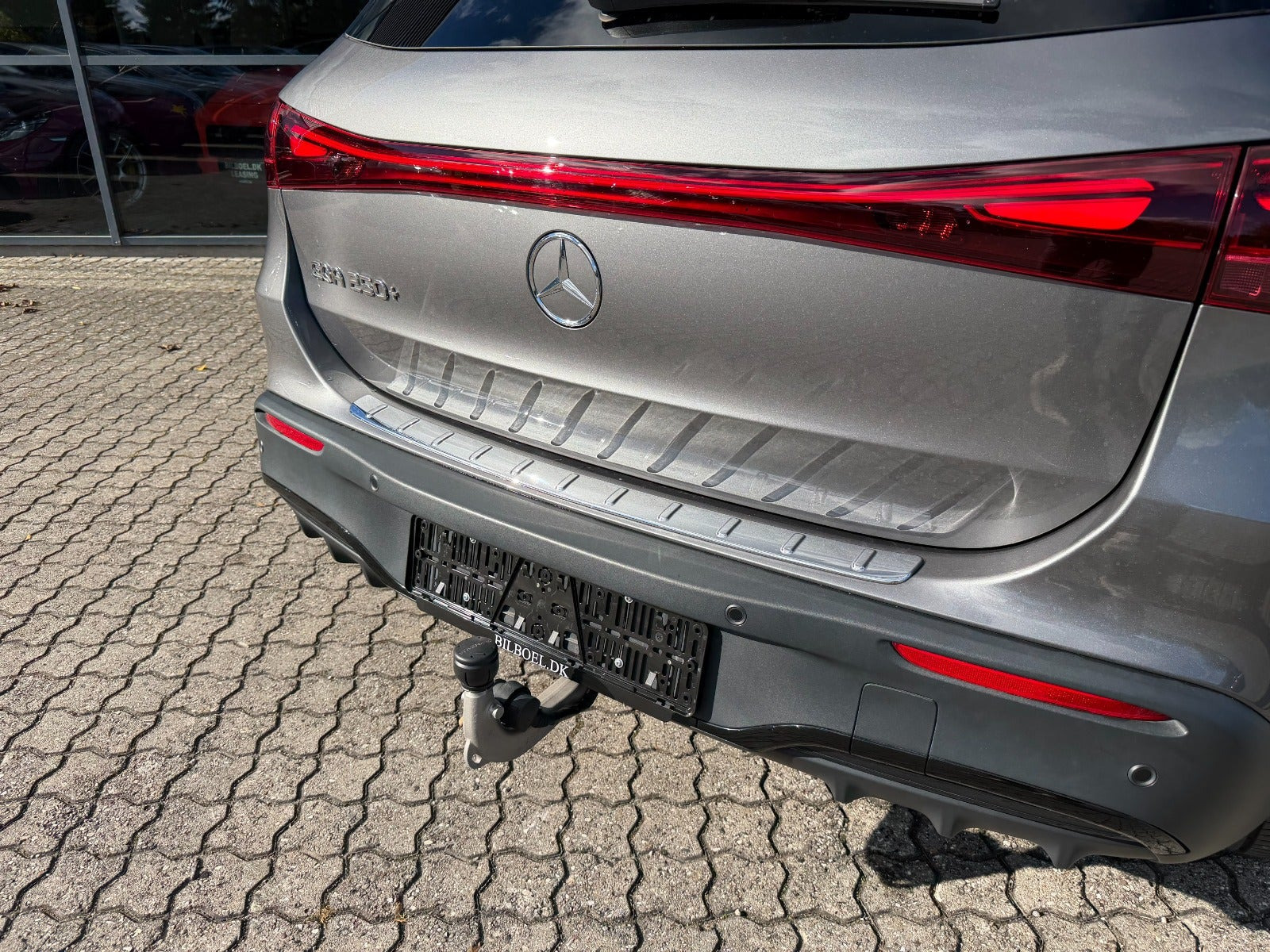 Grå Mercedes EQA250+ fra 2025
