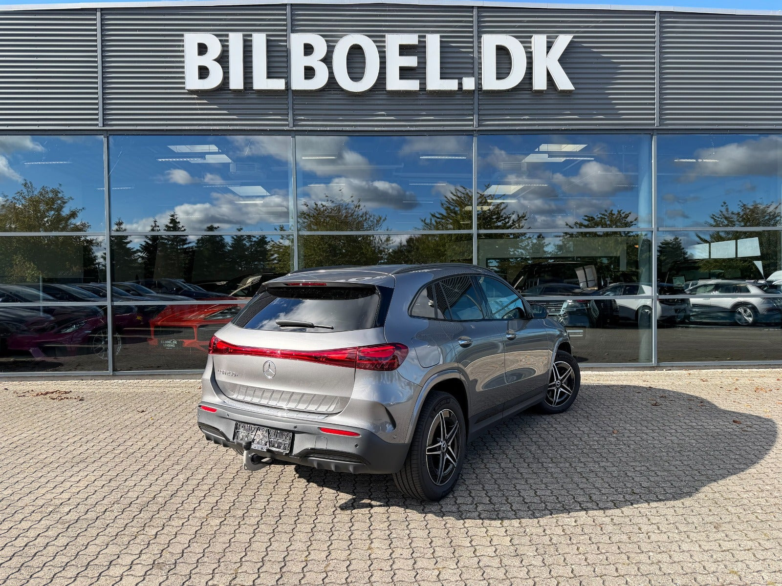 Grå Mercedes EQA250+ fra 2025