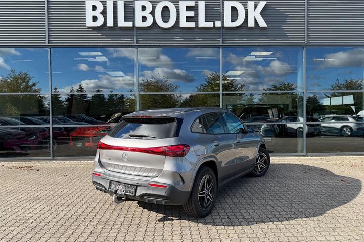 Grå Mercedes EQA250+ fra 2025