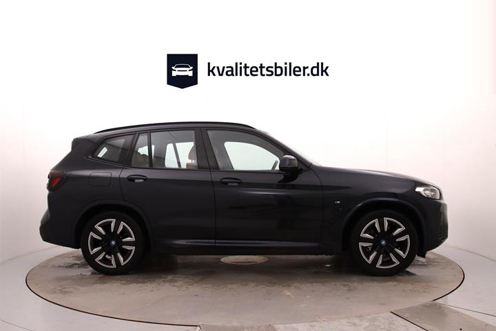 Sort BMW iX3 fra 2023