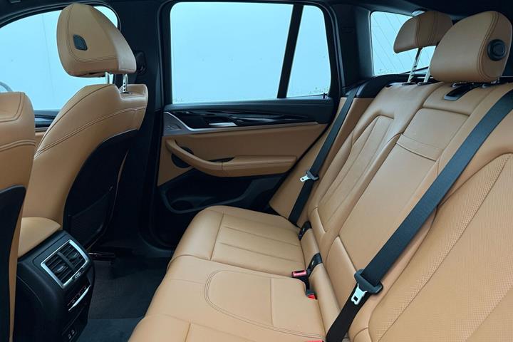 Sort BMW iX3 fra 2023