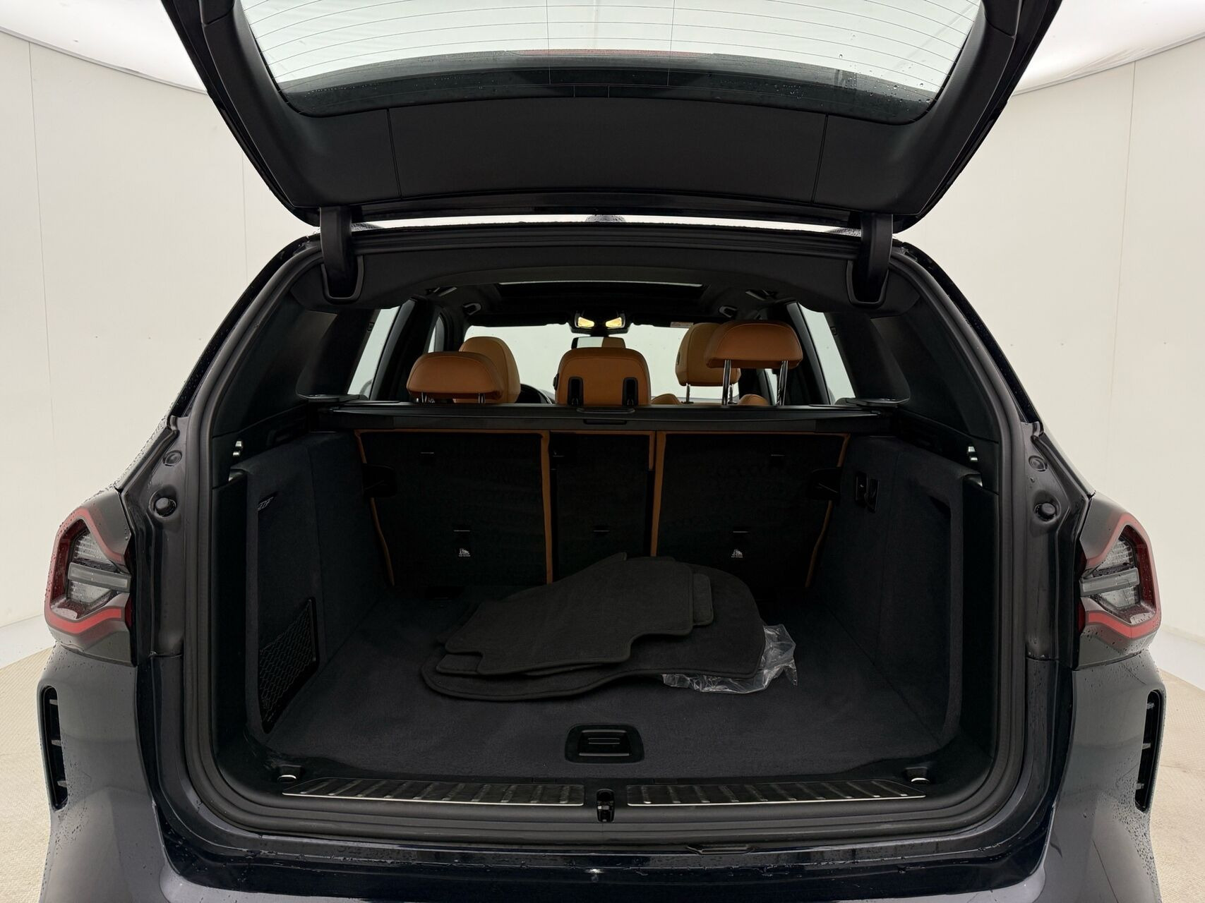 Sort BMW iX3 fra 2023