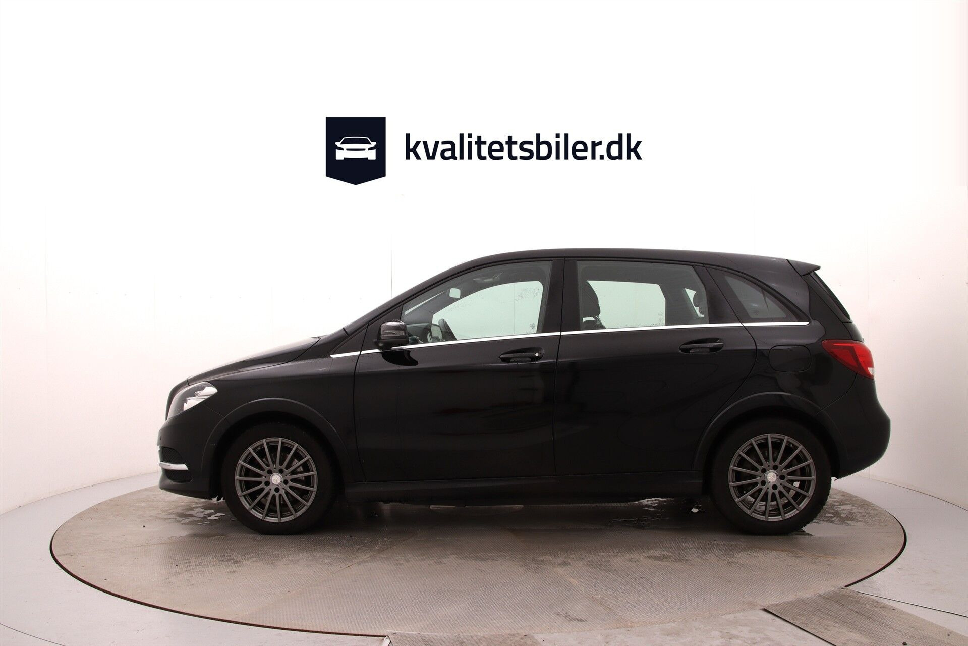Sort Mercedes B250 e fra 2018