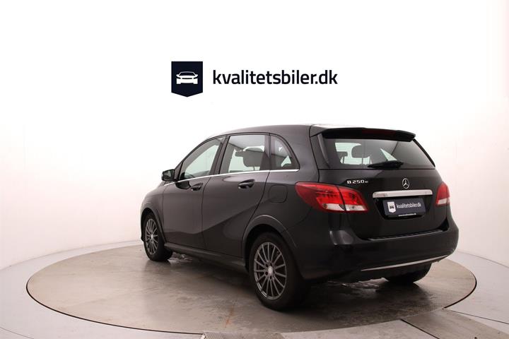 Sort Mercedes B250 e fra 2018