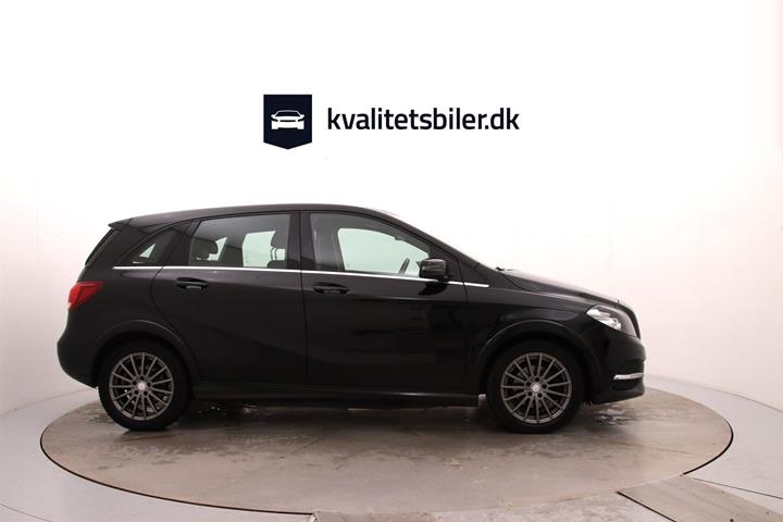 Sort Mercedes B250 e fra 2018
