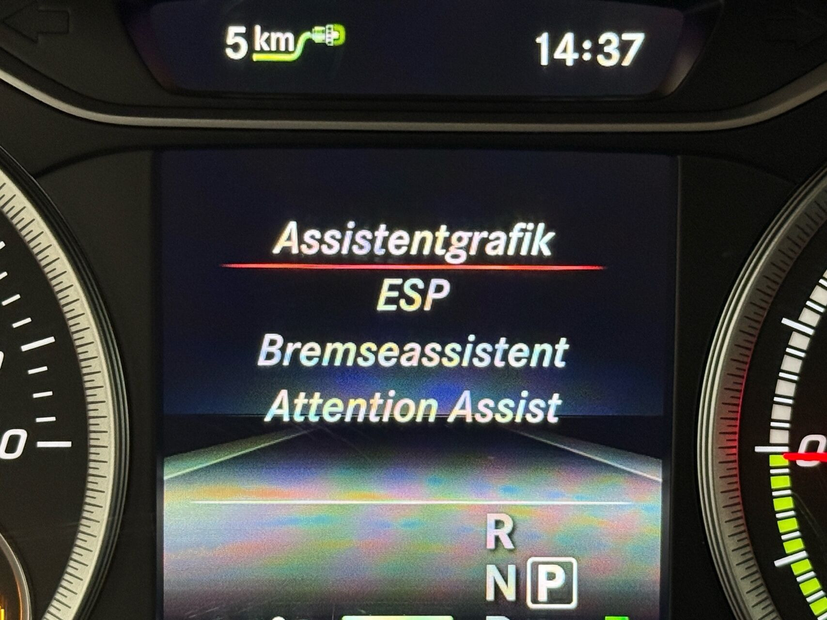 Sort Mercedes B250 e fra 2018