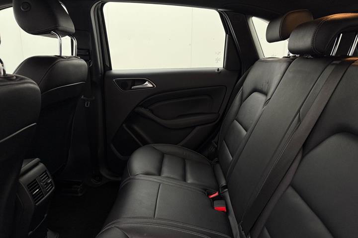 Sort Mercedes B250 e fra 2018