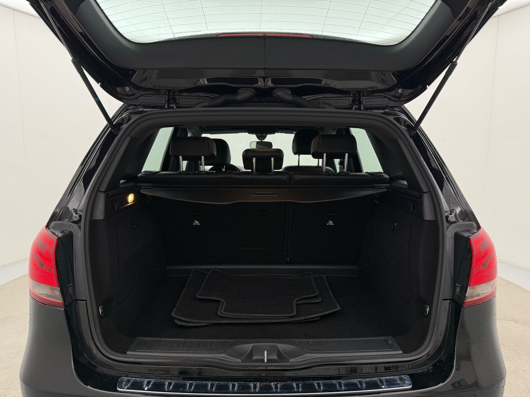 Sort Mercedes B250 e fra 2018