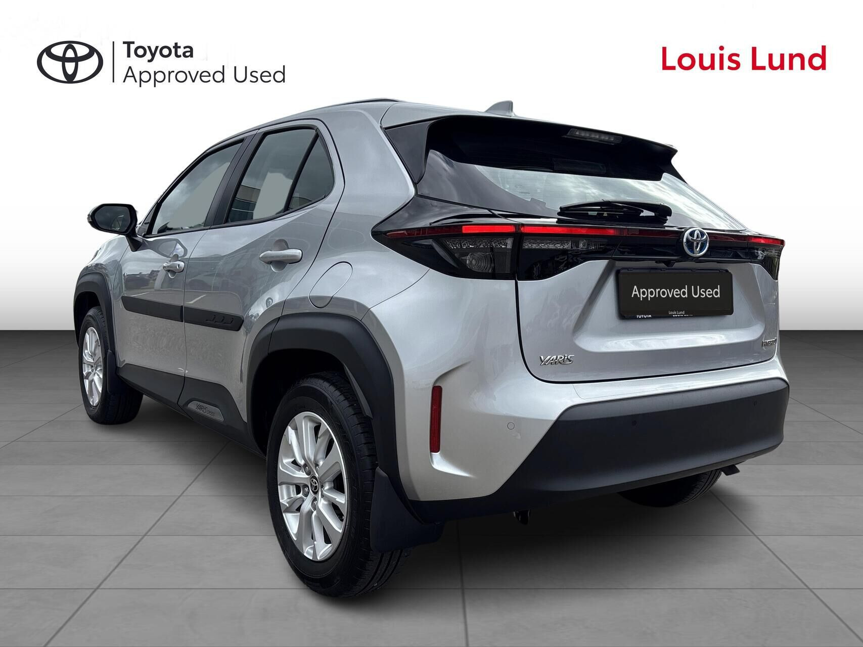 Sølv Toyota Yaris Cross fra 2022
