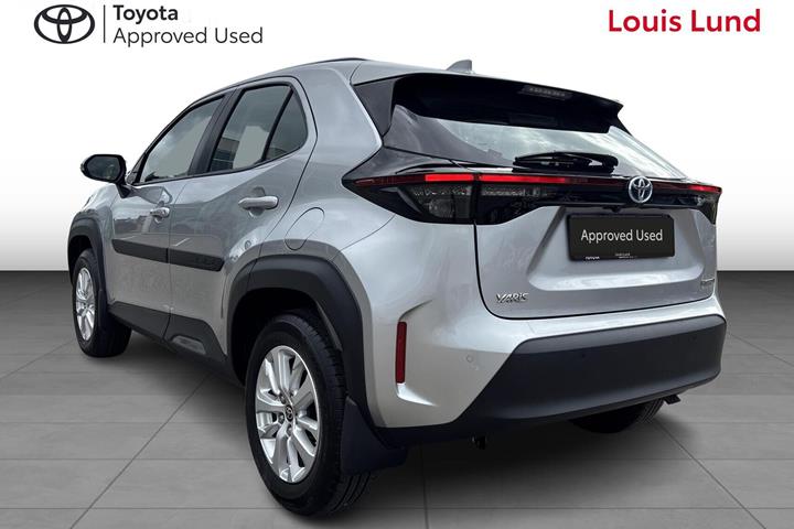 Sølv Toyota Yaris Cross fra 2022