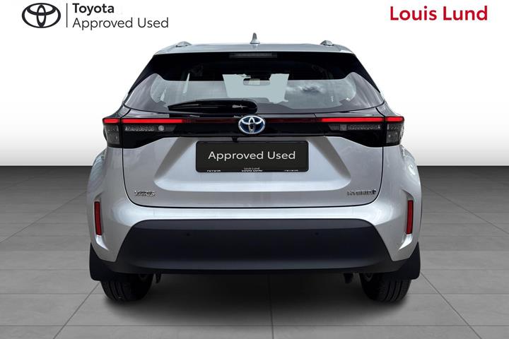 Sølv Toyota Yaris Cross fra 2022