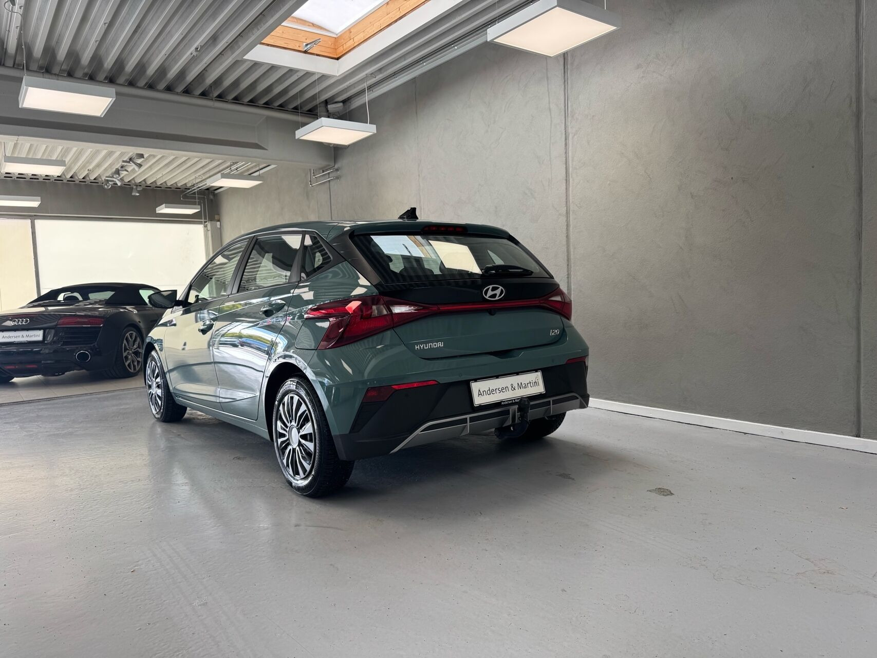 Blå Hyundai i20 fra 2024
