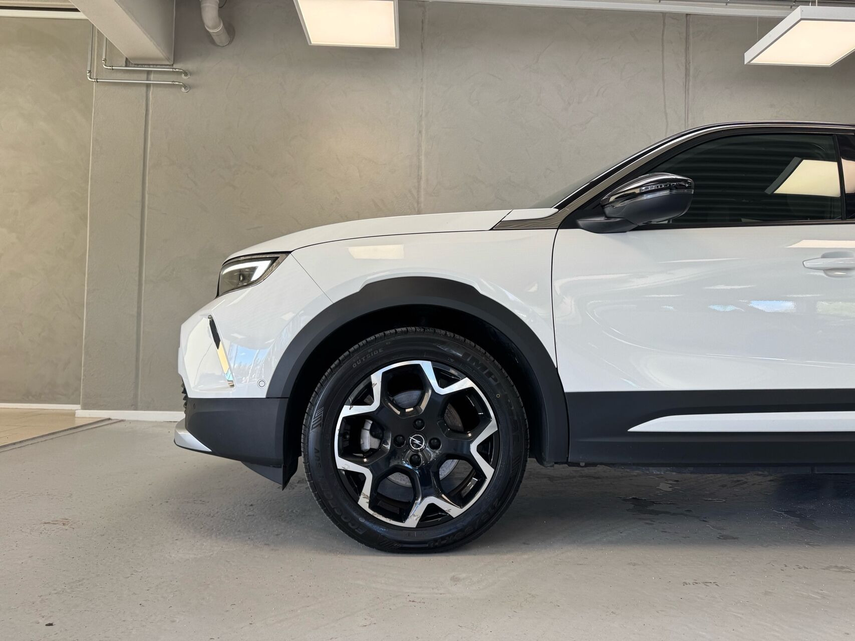 Hvid Opel Mokka-e fra 2022
