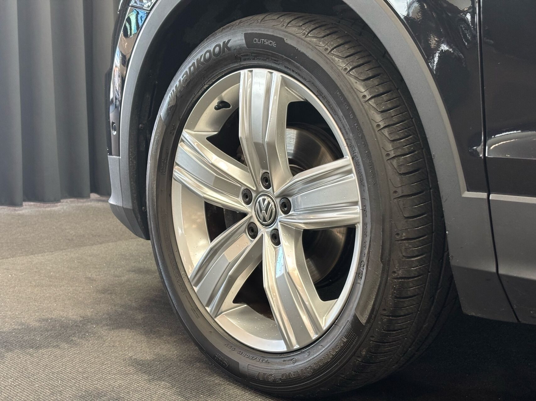 Sort VW Tiguan fra 2020