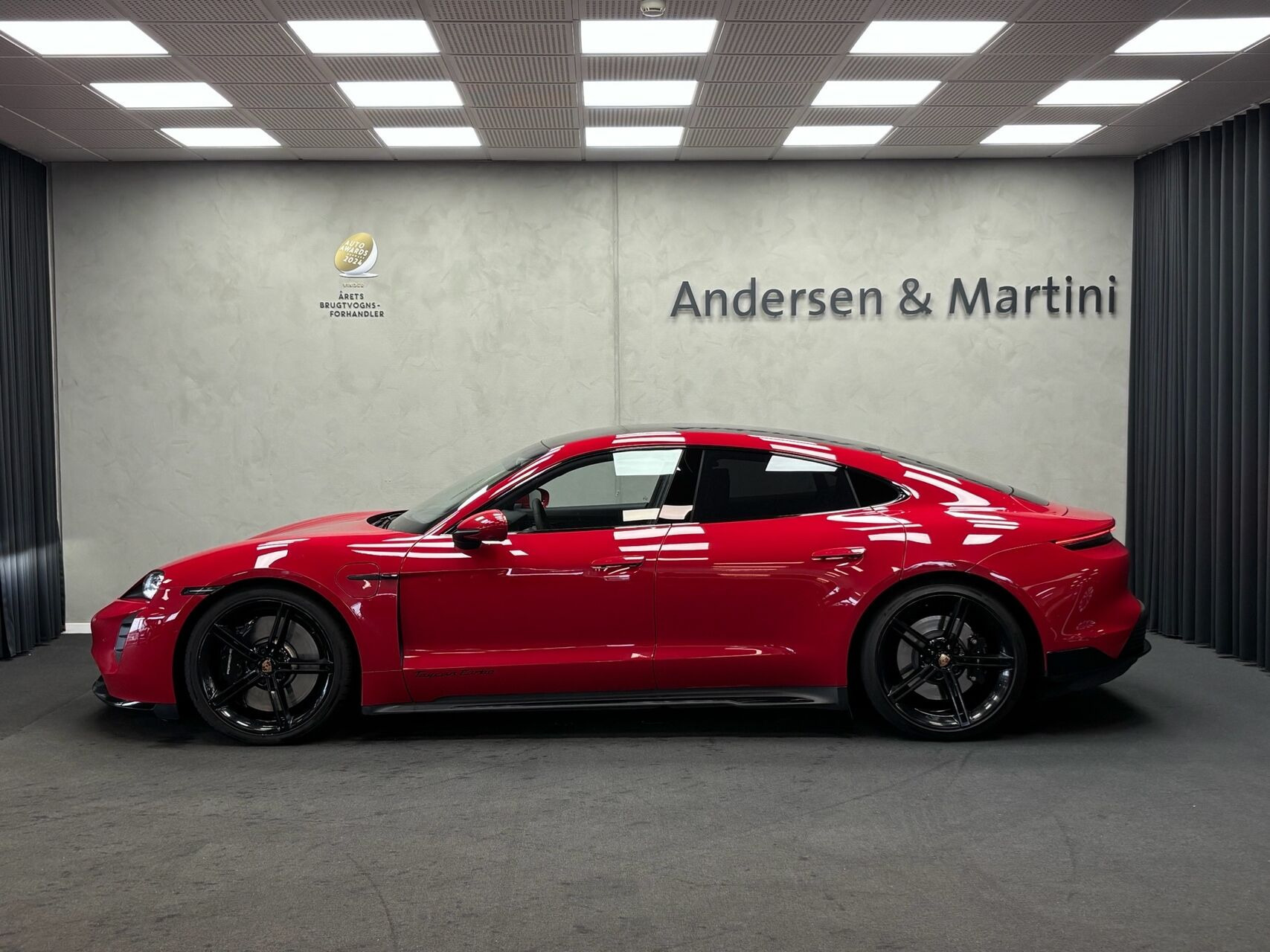 Rød Porsche Taycan fra 2020