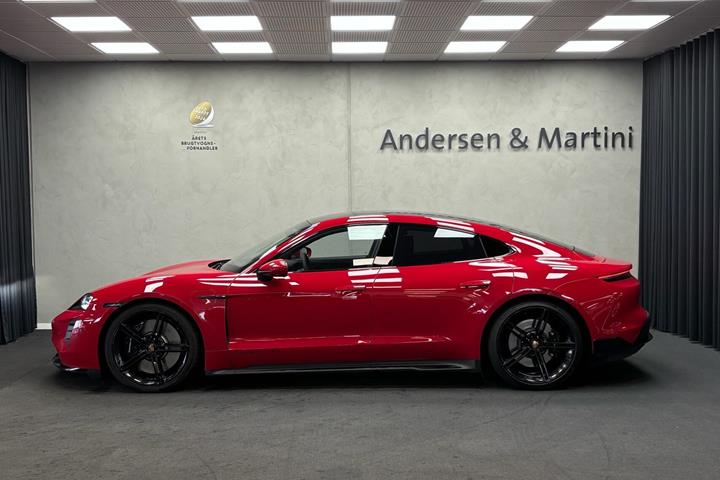 Rød Porsche Taycan fra 2020