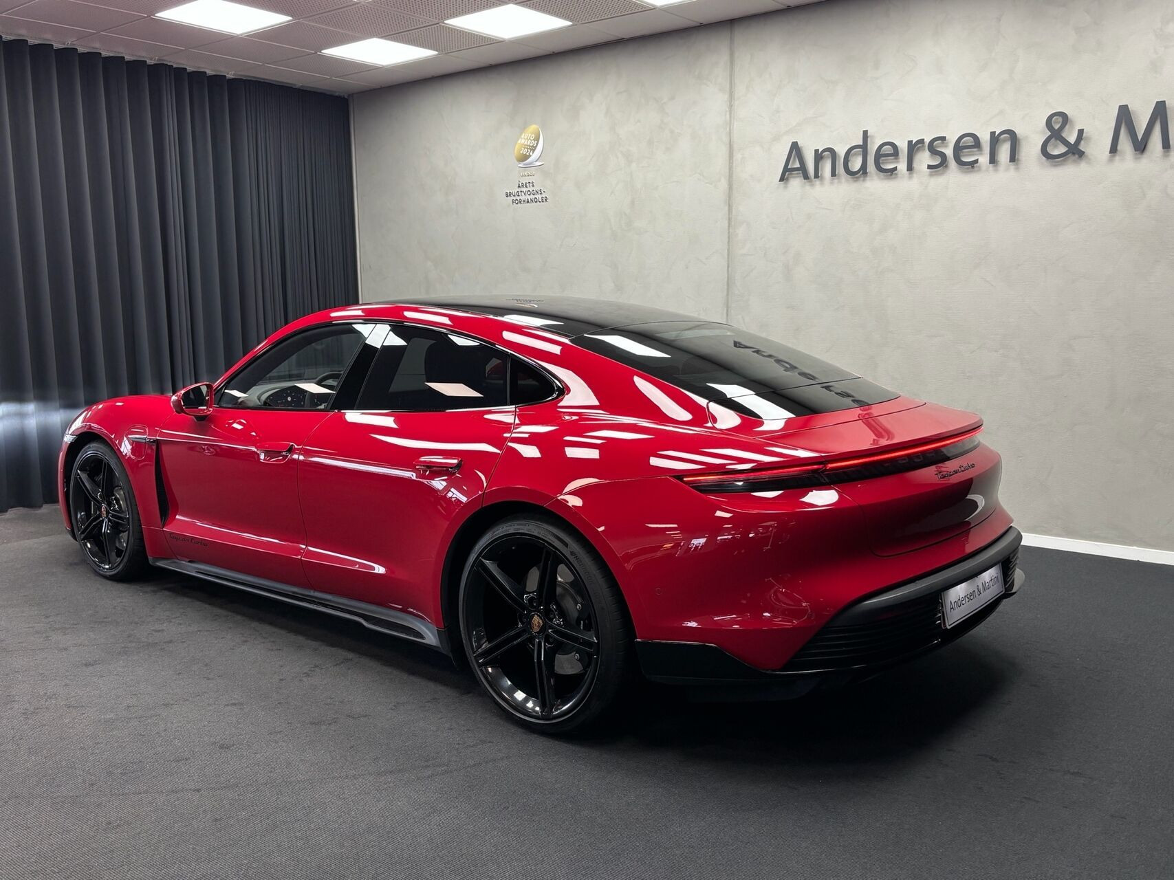 Rød Porsche Taycan fra 2020