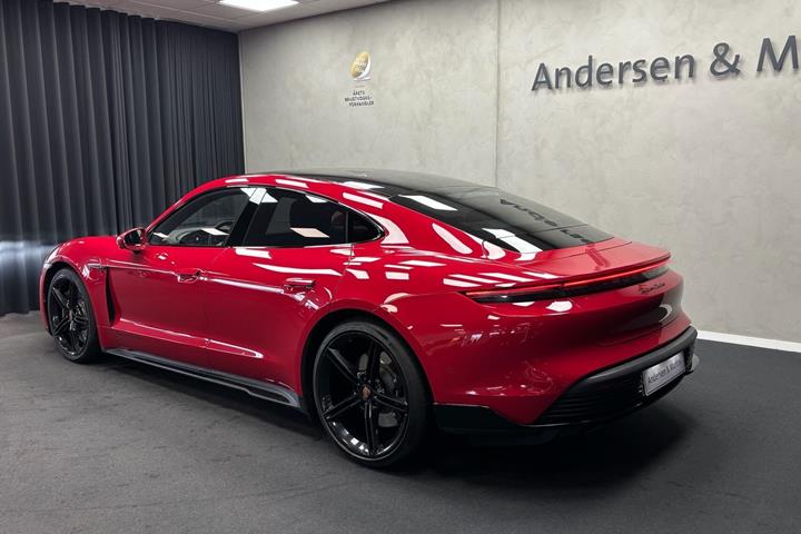 Rød Porsche Taycan fra 2020