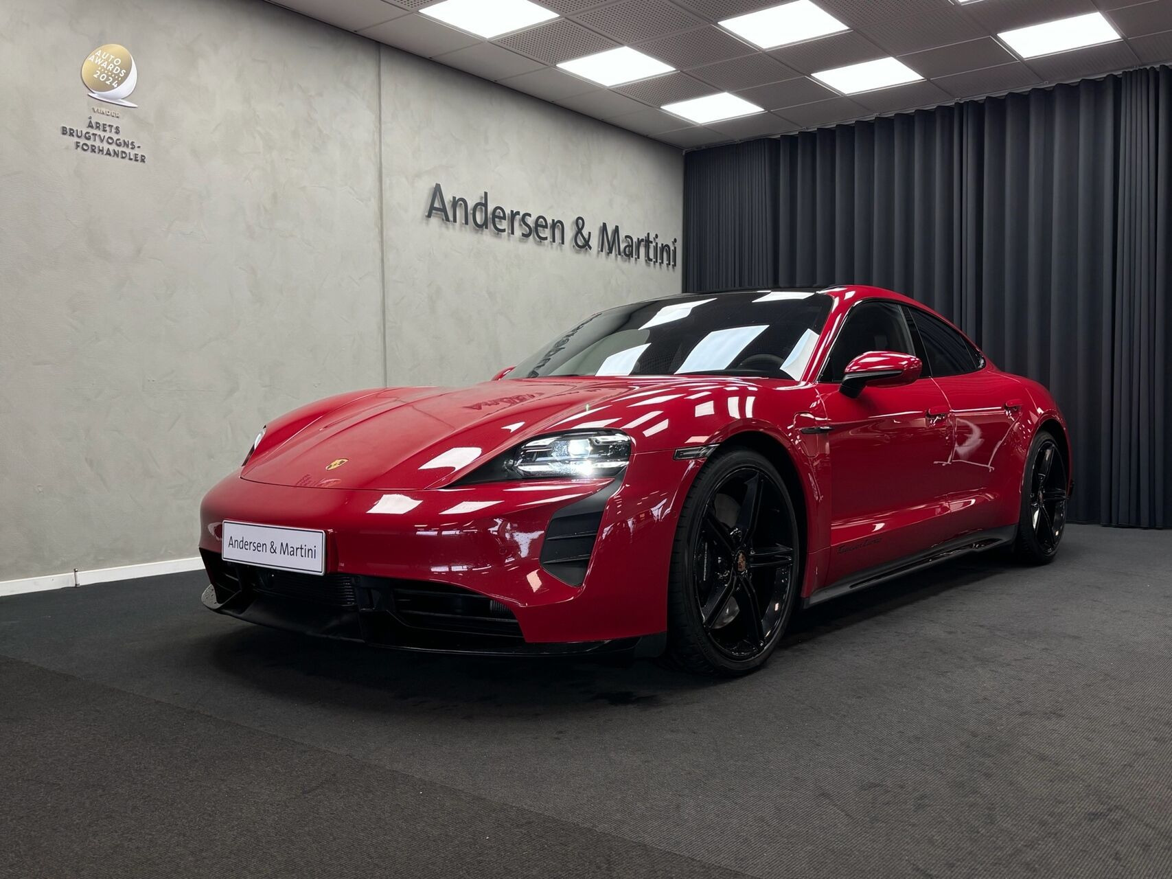 Rød Porsche Taycan fra 2020