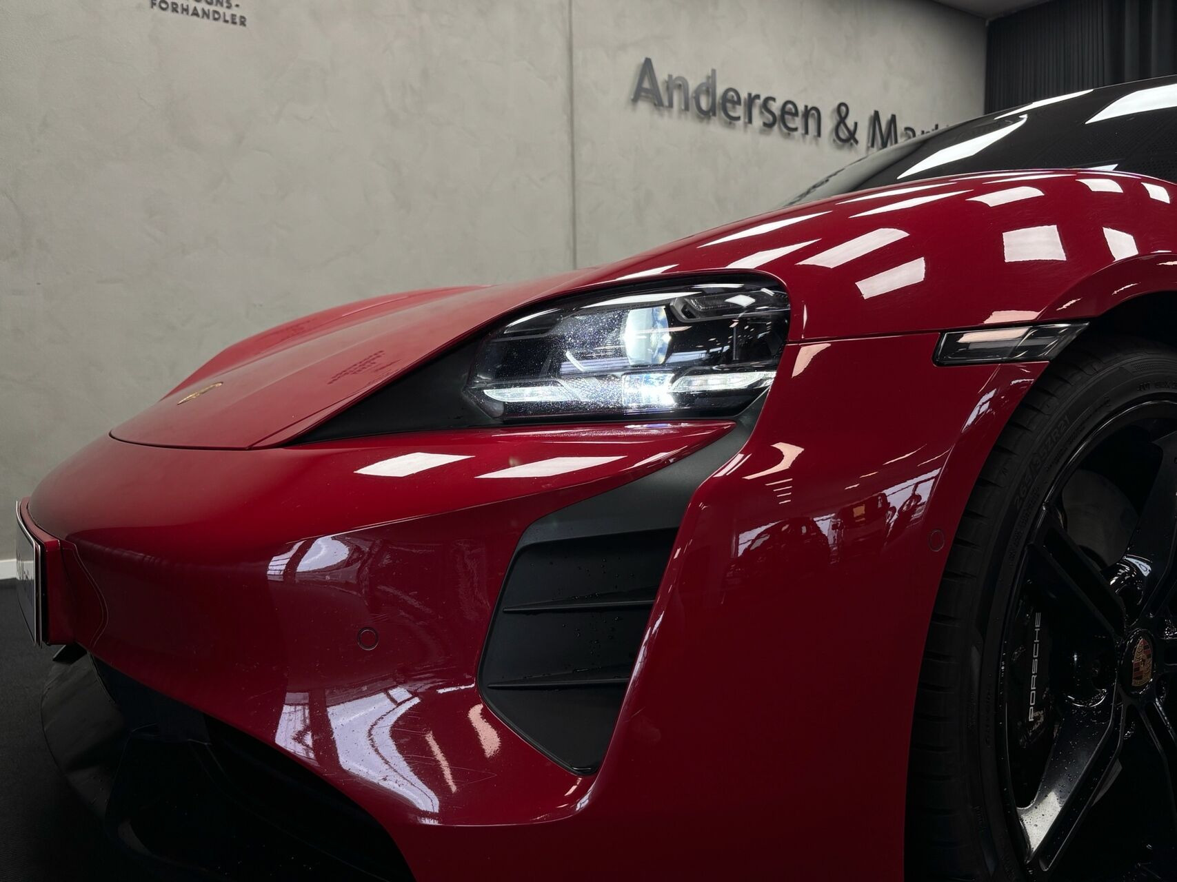 Rød Porsche Taycan fra 2020