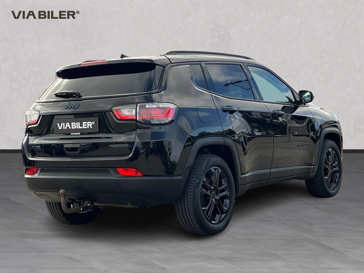 Sort Jeep Compass fra 2022