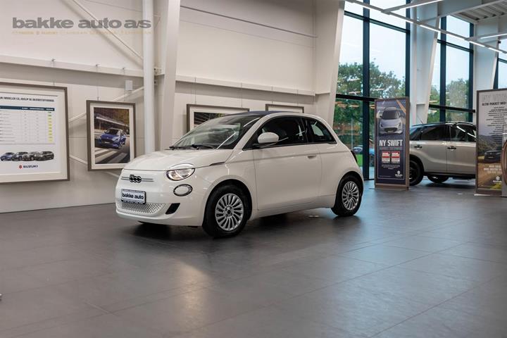 Hvid Fiat 500e fra 2023