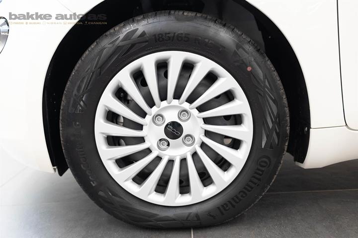 Hvid Fiat 500e fra 2023